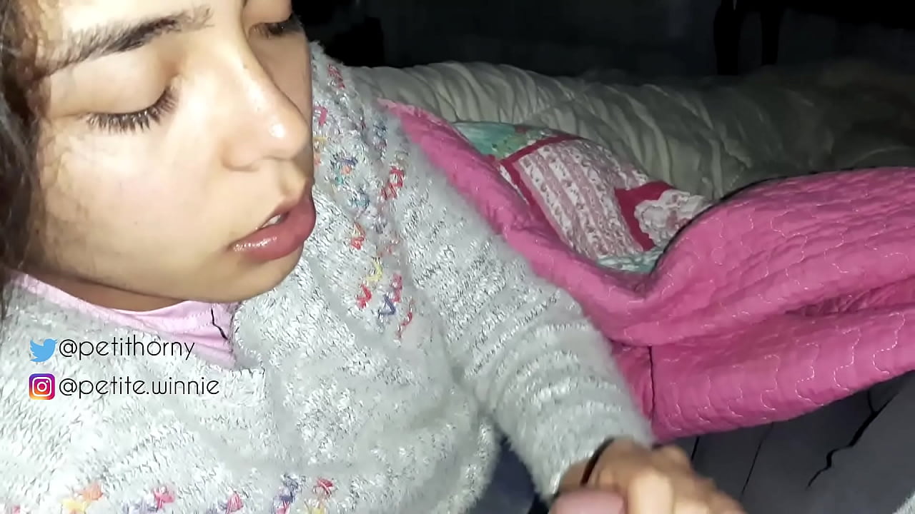 मी माझ्या नवर्‍याचे सर्व जमा केलेले दूध गिळते - जीभ सह दाखवत आहे